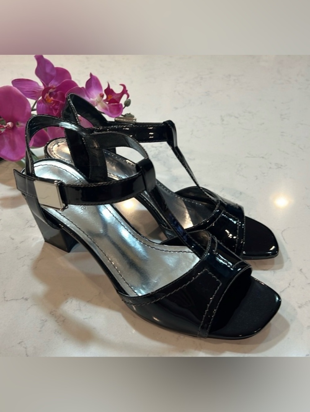 Liz Claiborne Leather Patent Leather Sandals Size 9.5